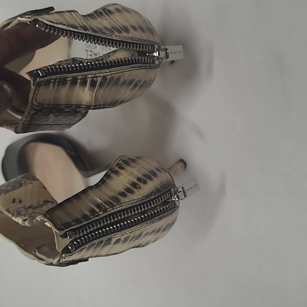 Michael Kors Women's Sandal - Picture 5 of 10